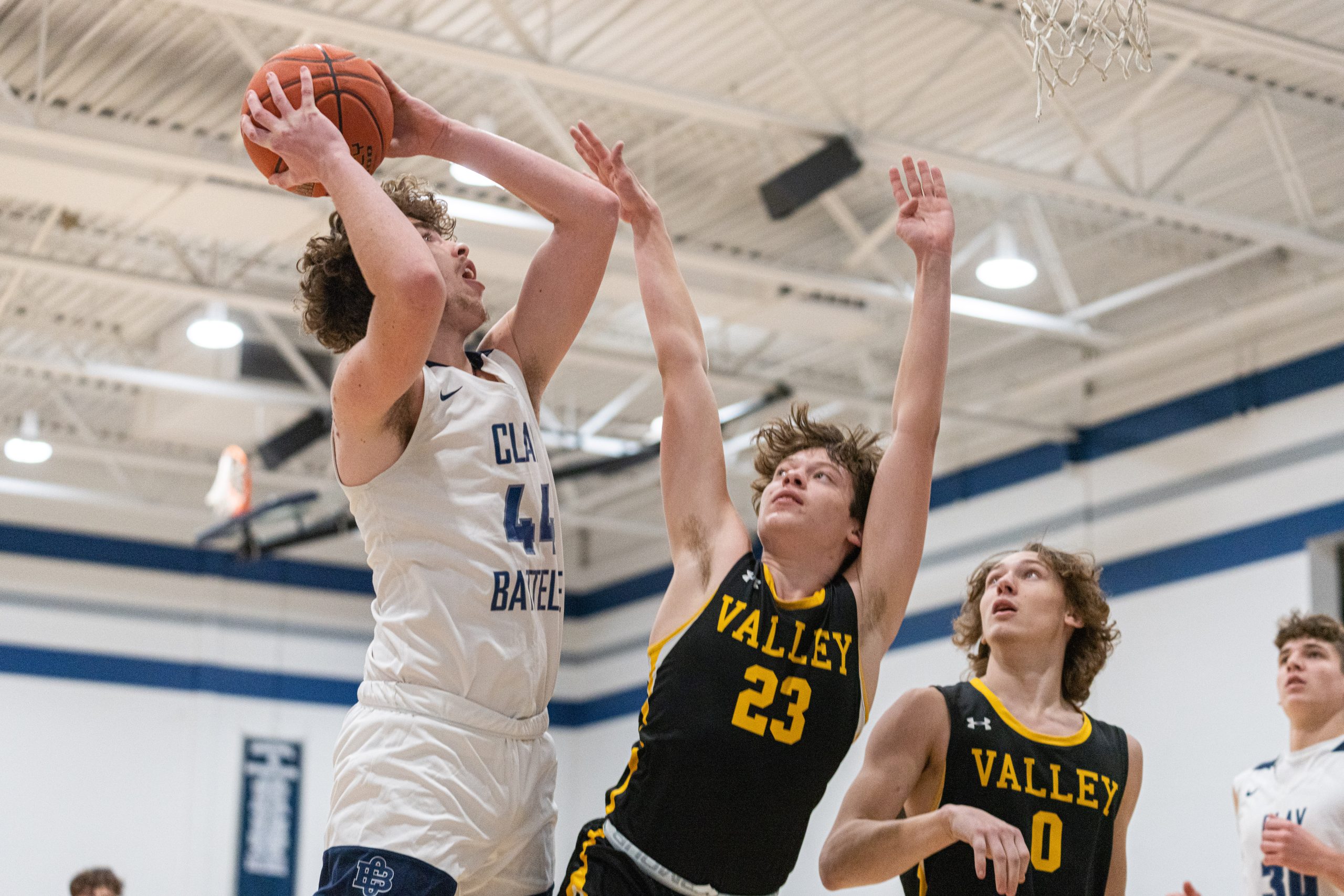 Luzader, Barr power Clay-Battelle past Valley